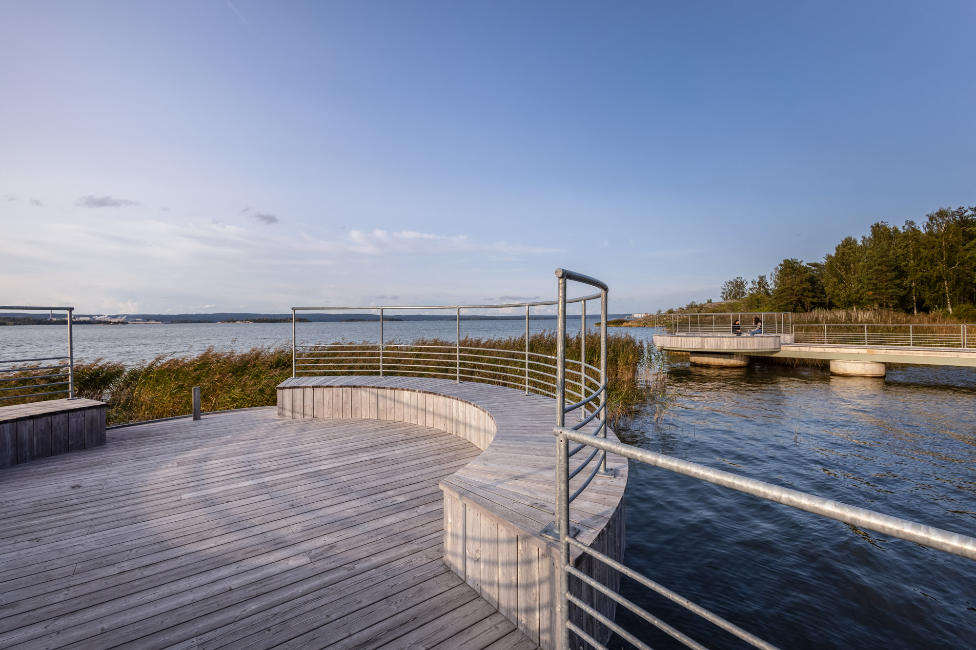 Lindö strand runda bryggor