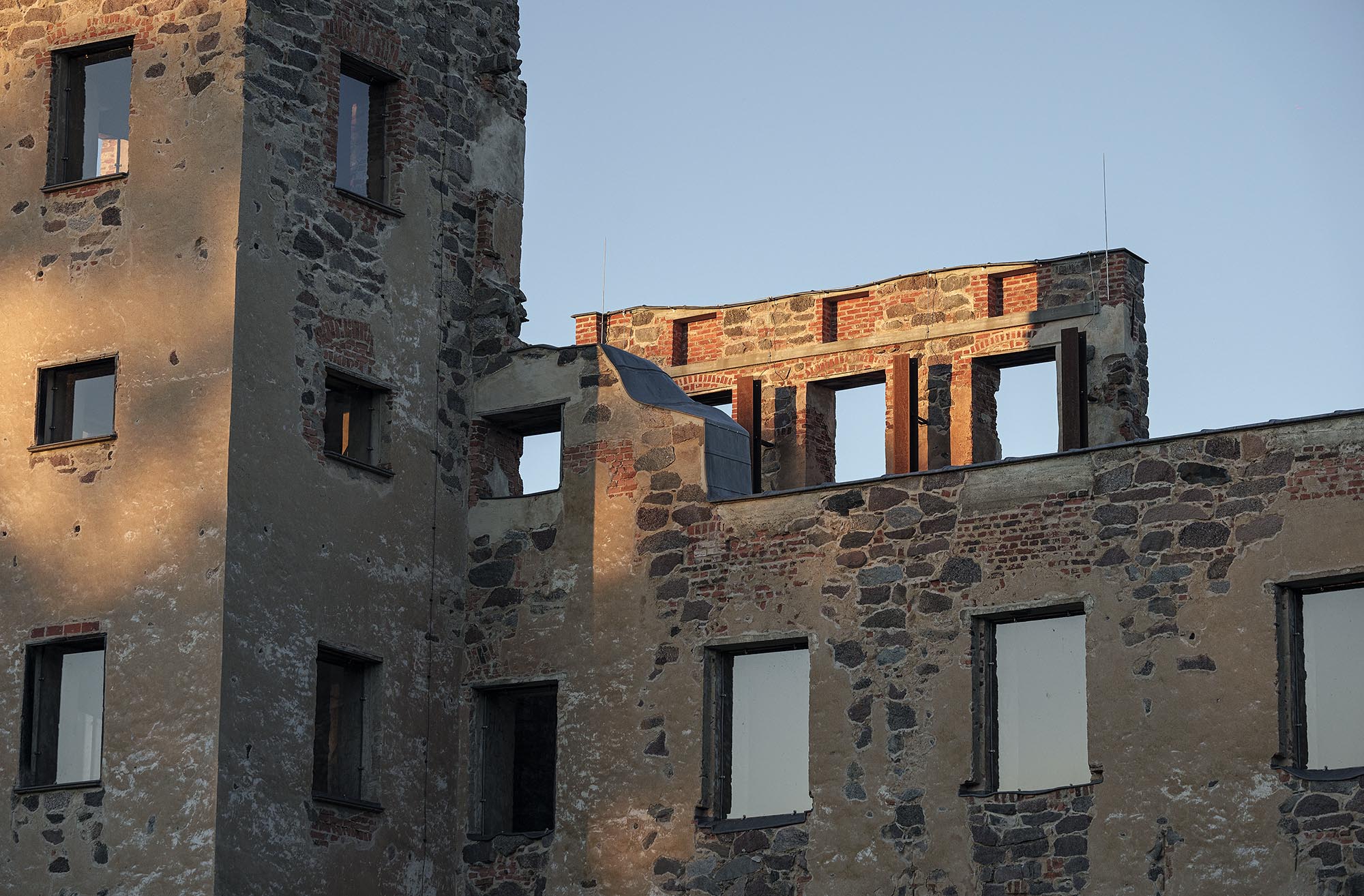 2 helbild direkt under 1 Stjärnorps slottsruin